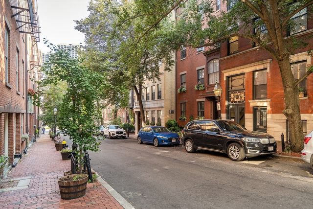 16 Hancock St 5F, Boston, MA 02114