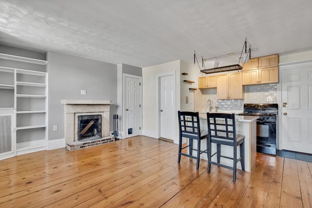 16 Hancock St 5F, Boston, MA 02114