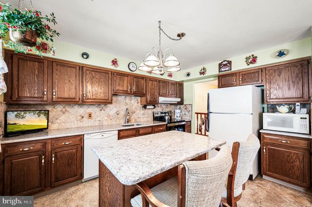 1548 COUNTY LINE RD, Gilbertsville, PA 19525