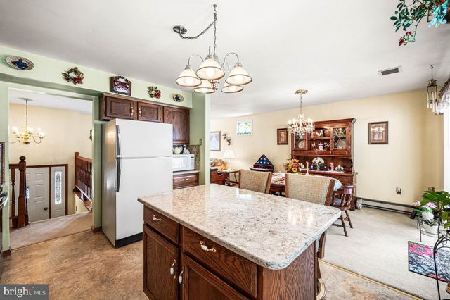 1548 COUNTY LINE RD, Gilbertsville, PA 19525