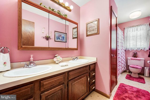 1548 COUNTY LINE RD, Gilbertsville, PA 19525