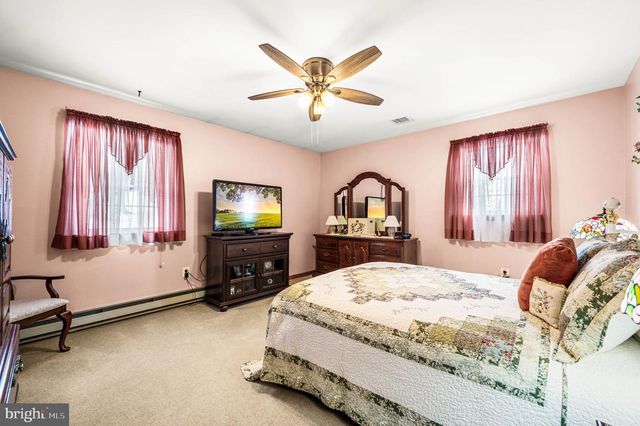 1548 COUNTY LINE RD, Gilbertsville, PA 19525