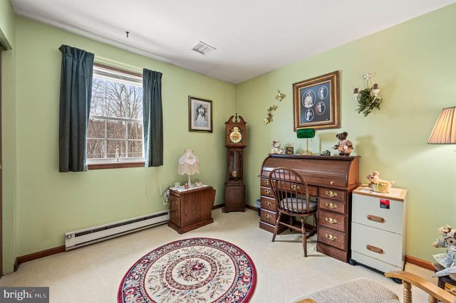 1548 COUNTY LINE RD, Gilbertsville, PA 19525