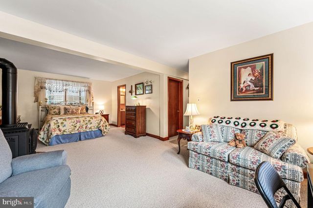 1548 COUNTY LINE RD, Gilbertsville, PA 19525