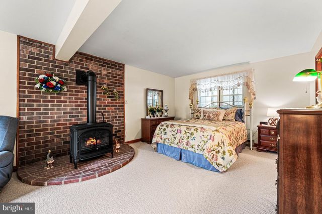 1548 COUNTY LINE RD, Gilbertsville, PA 19525