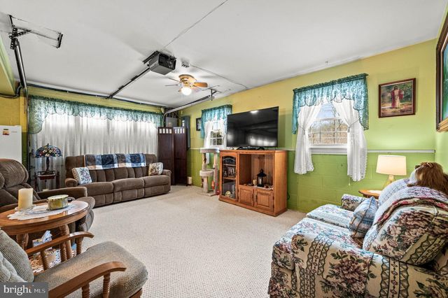 1548 COUNTY LINE RD, Gilbertsville, PA 19525