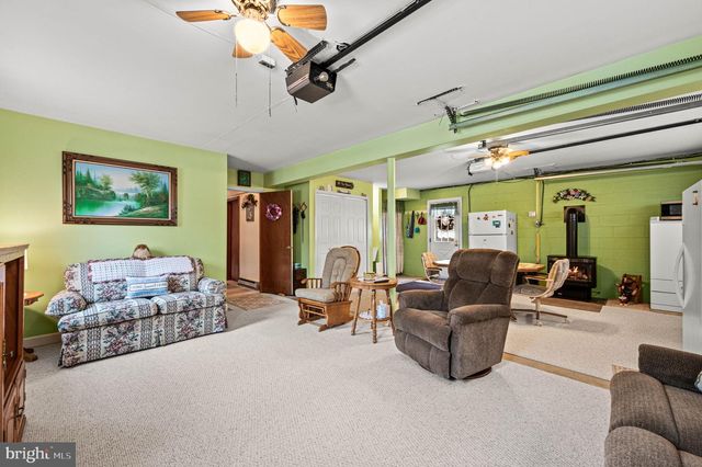 1548 COUNTY LINE RD, Gilbertsville, PA 19525