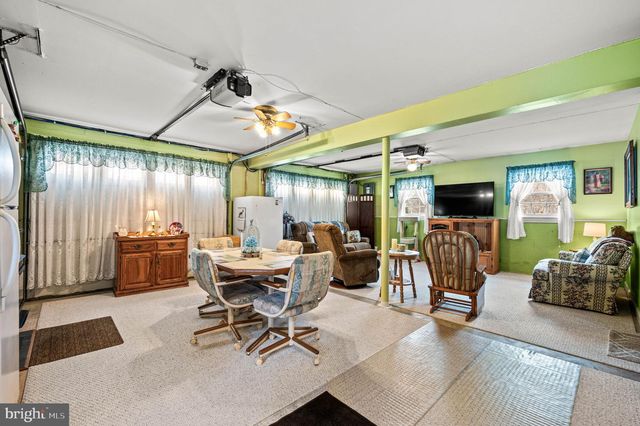 1548 COUNTY LINE RD, Gilbertsville, PA 19525