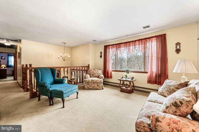 1548 COUNTY LINE RD, Gilbertsville, PA 19525