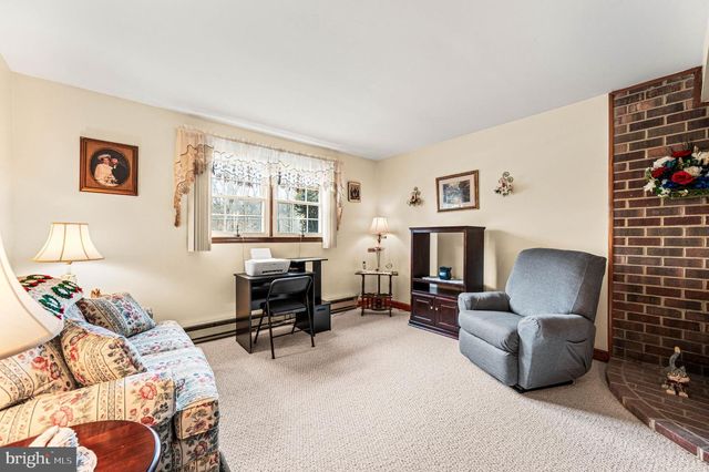 1548 COUNTY LINE RD, Gilbertsville, PA 19525