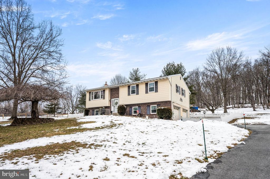 1548 COUNTY LINE RD, Gilbertsville, PA 19525