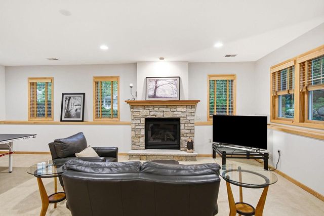 17 Glen Arbor Way, Fitchburg, WI 53711