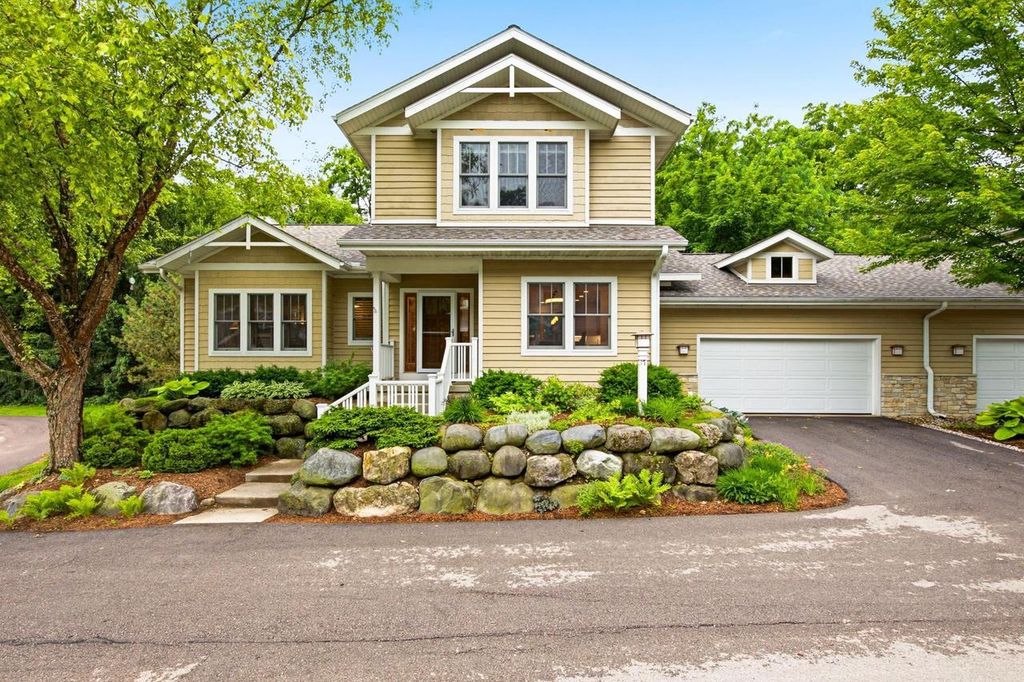 17 Glen Arbor Way, Fitchburg, WI 53711