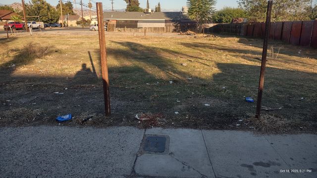 249 W W Orange Avenue, Porterville, CA 93257