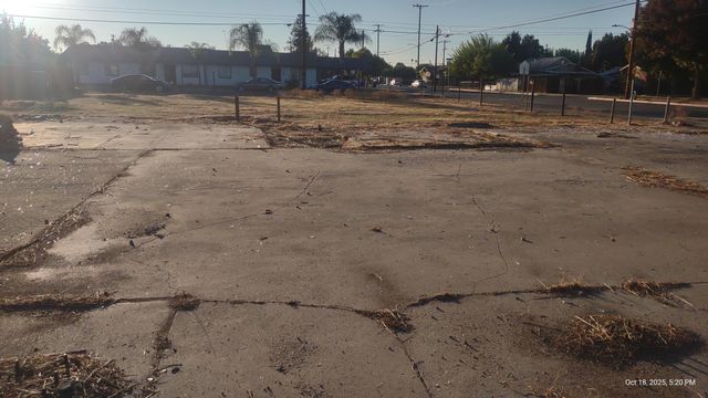 249 W W Orange Avenue, Porterville, CA 93257