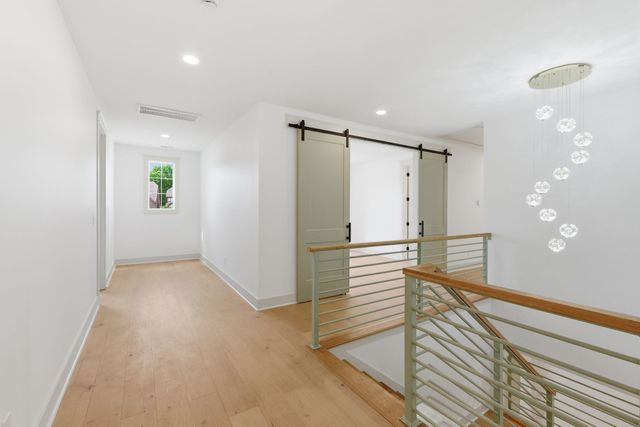 3918B Cross Creek Rd, Nashville, TN 37215