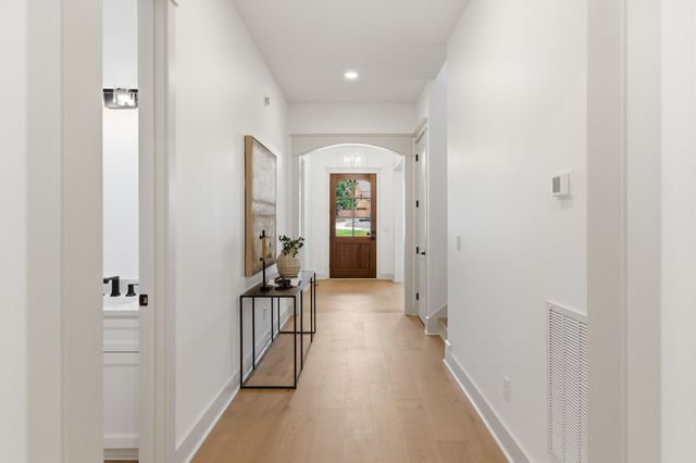 3918B Cross Creek Rd, Nashville, TN 37215