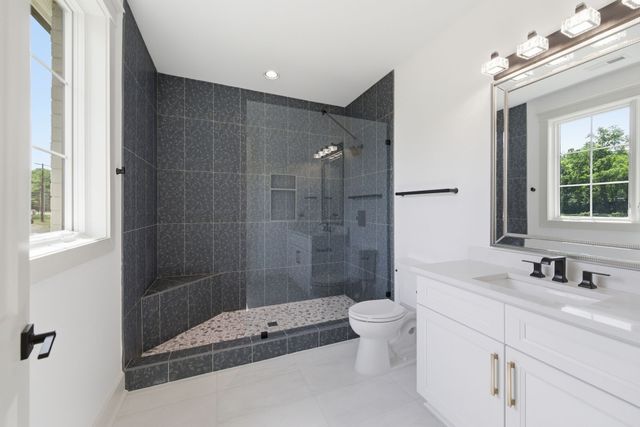 3918B Cross Creek Rd, Nashville, TN 37215