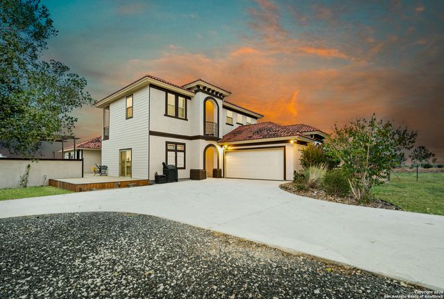 503 Private Road 5764, Lacoste, TX 78039