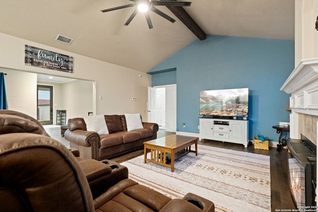 503 Private Road 5764, Lacoste, TX 78039