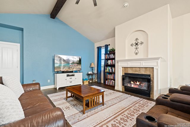 503 Private Road 5764, Lacoste, TX 78039