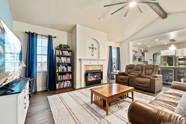 503 Private Road 5764, Lacoste, TX 78039