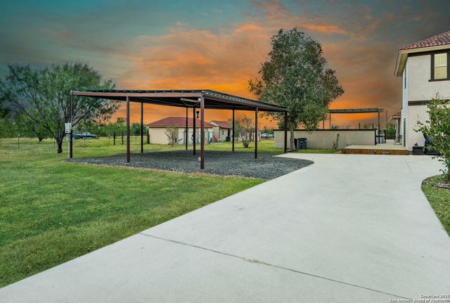 503 Private Road 5764, Lacoste, TX 78039