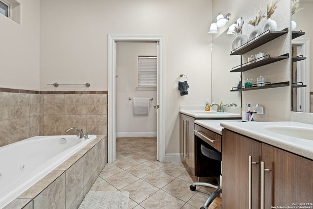 503 Private Road 5764, Lacoste, TX 78039