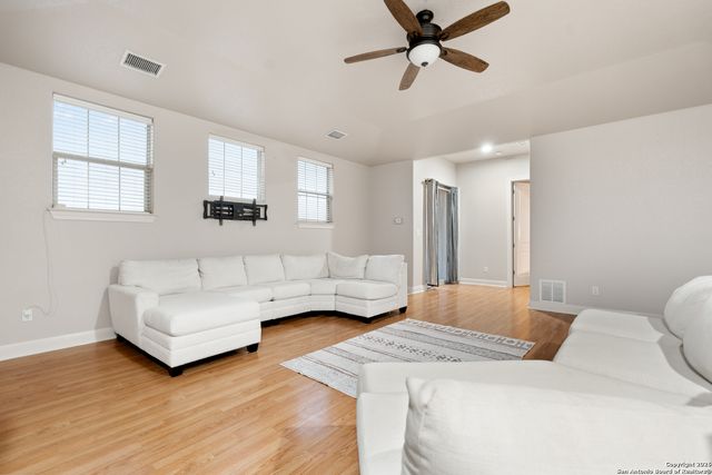 503 Private Road 5764, Lacoste, TX 78039