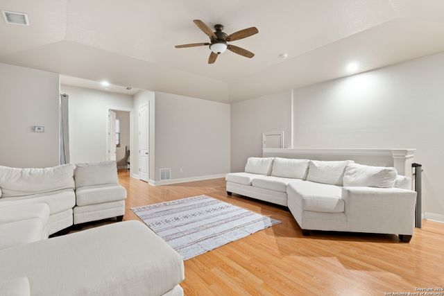 503 Private Road 5764, Lacoste, TX 78039