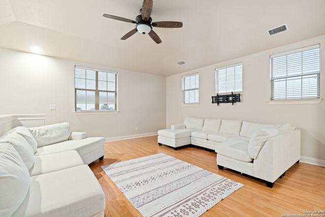 503 Private Road 5764, Lacoste, TX 78039