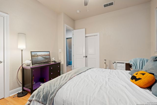 503 Private Road 5764, Lacoste, TX 78039