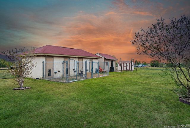 503 Private Road 5764, Lacoste, TX 78039