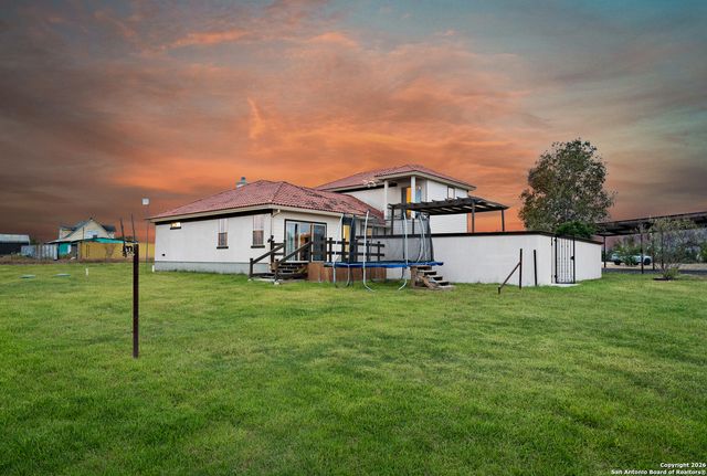 503 Private Road 5764, Lacoste, TX 78039