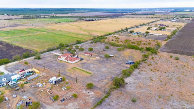 503 Private Road 5764, Lacoste, TX 78039