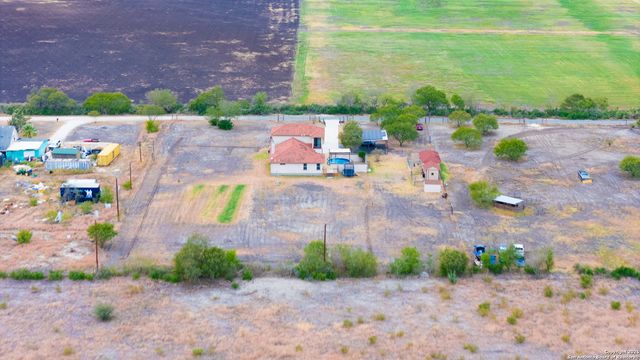 503 Private Road 5764, Lacoste, TX 78039