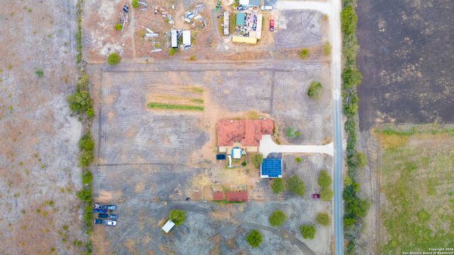 503 Private Road 5764, Lacoste, TX 78039