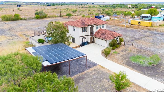 503 Private Road 5764, Lacoste, TX 78039