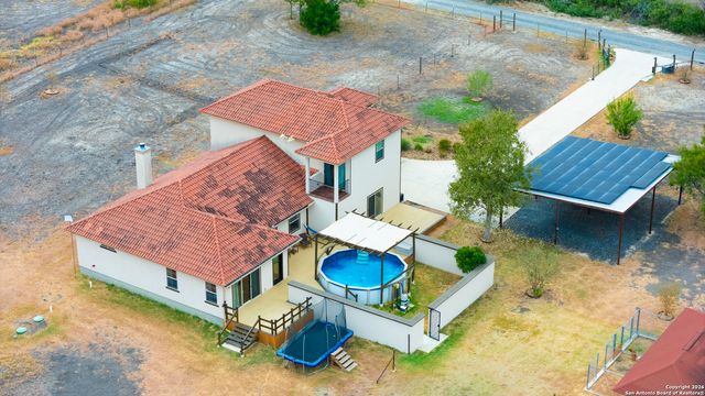 503 Private Road 5764, Lacoste, TX 78039