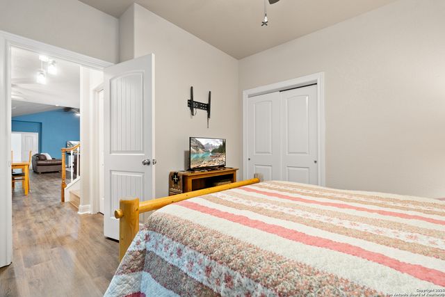 503 Private Road 5764, Lacoste, TX 78039