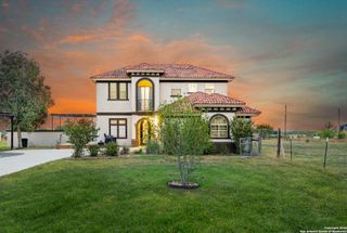 503 Private Road 5764, Lacoste, TX 78039