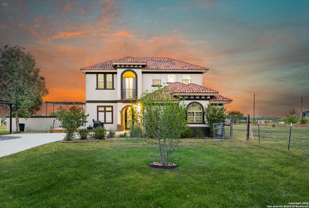 503 Private Road 5764, Lacoste, TX 78039