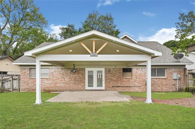 2107 N Rayburn Court, Pasadena, TX 77502