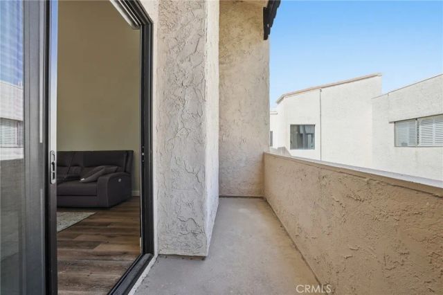 5310 Zelzah Avenue 302, Encino, CA 91316