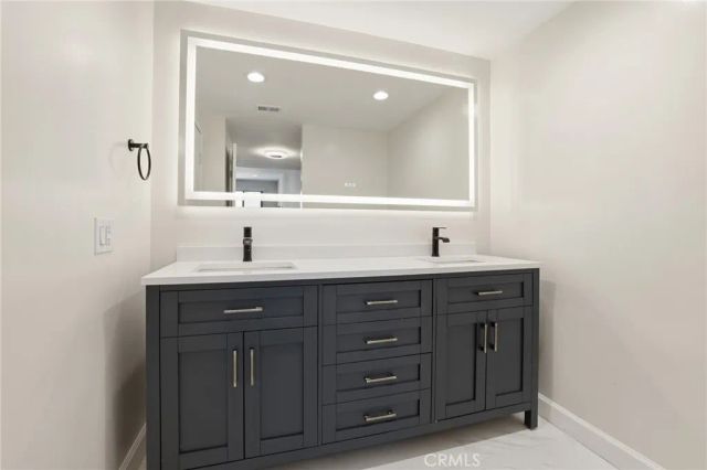 5310 Zelzah Avenue 302, Encino, CA 91316