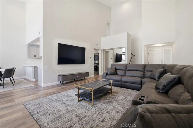 5310 Zelzah Avenue 302, Encino, CA 91316