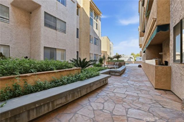 5310 Zelzah Avenue 302, Encino, CA 91316