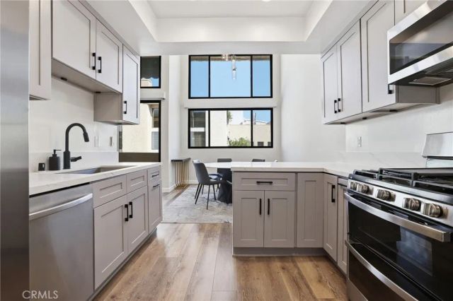 5310 Zelzah Avenue 302, Encino, CA 91316