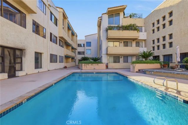 5310 Zelzah Avenue 302, Encino, CA 91316