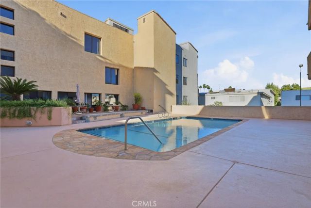 5310 Zelzah Avenue 302, Encino, CA 91316